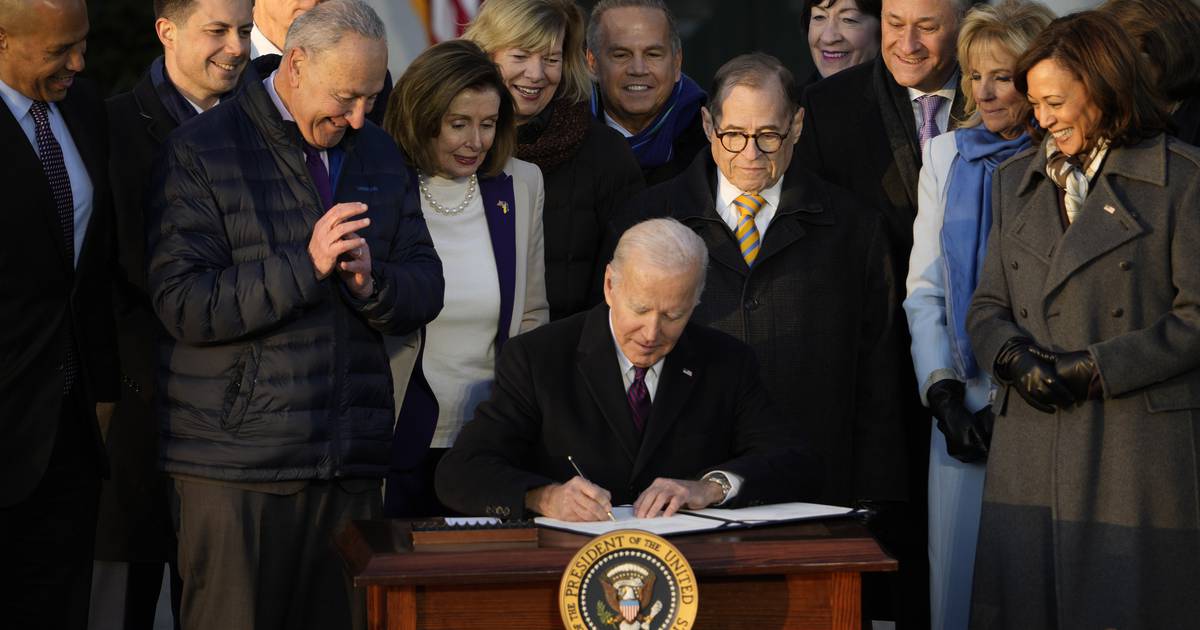 Biden Signs Landmark Bill Protecting Same Sex Interracial Marriages Anchorage Daily News 