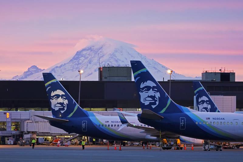 Alaska Air raises profit outlook on demand, lower fuel costs