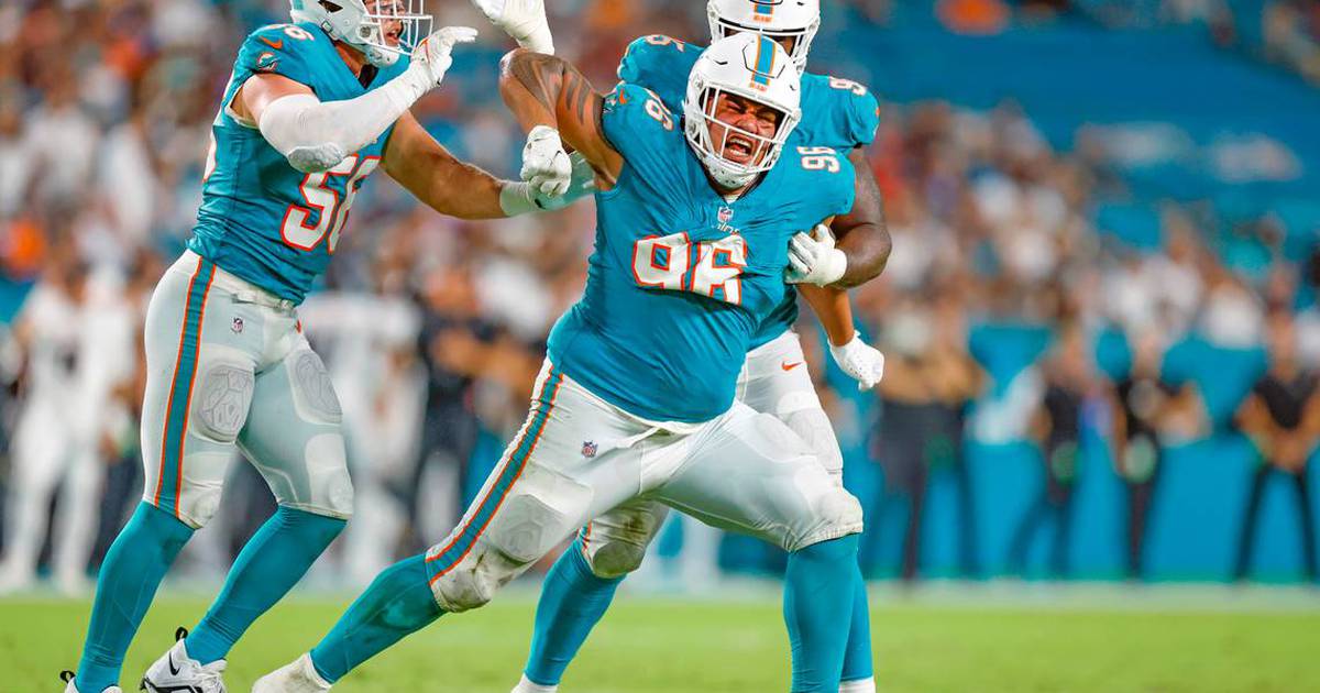 Dolphins fan here, just wanted to share a uni concept I made, huge