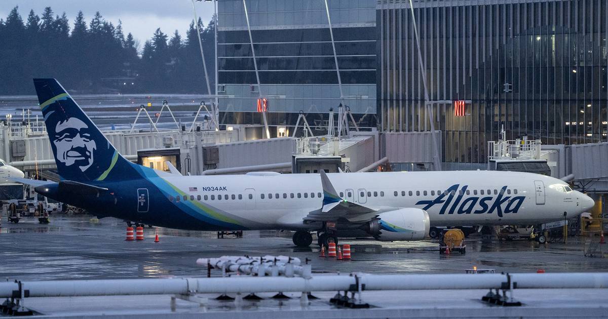 Alaska Airlines flight cancels takeoff in Nashville to avoid collision with Southwest Airlines plane