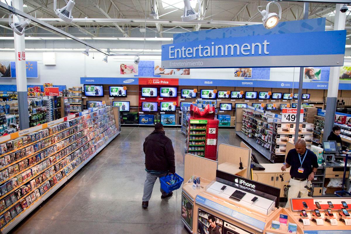 Walmart Pulls Violent Game Displays But Will Still Sell Guns Anchorage Daily News