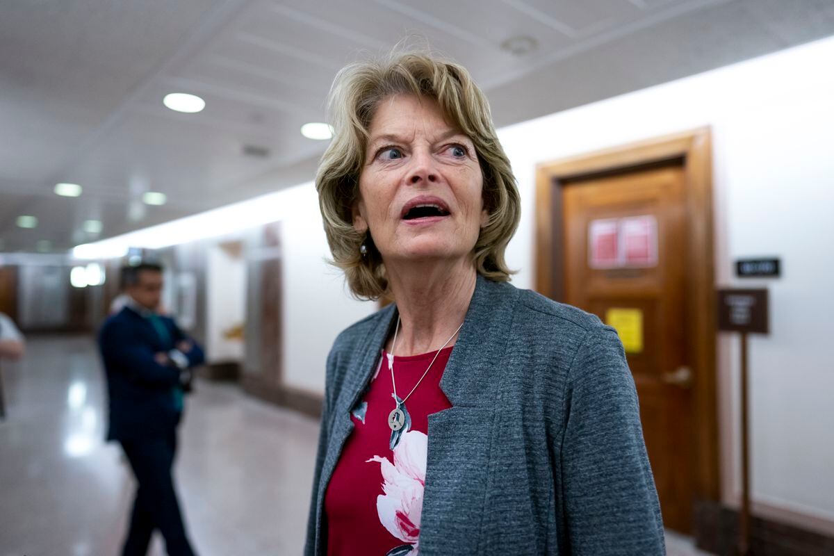 Murkowski becomes second GOP senator to support bill on US Capitol riot commission