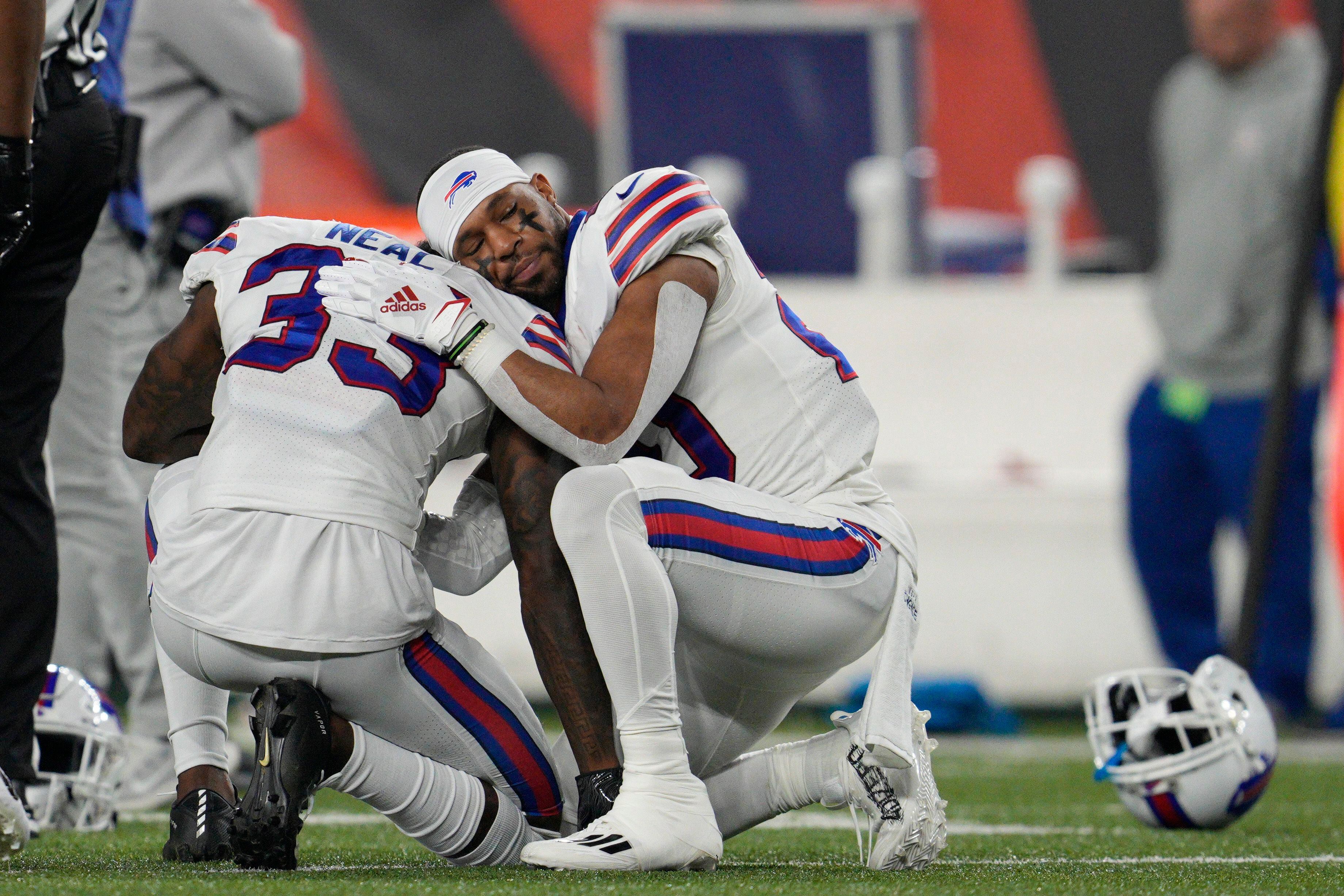 NFL Will Not Complete Bills-Bengals Game Where Damar Hamlin Was Hurt – The  Hollywood Reporter