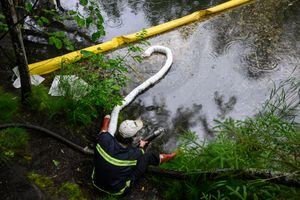 Source of University Lake oil spill in Anchorage remains unknown