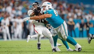 Anchorage's Brandon Pili earned his way onto the Miami Dolphins roster for  his NFL debut - Anchorage Daily News