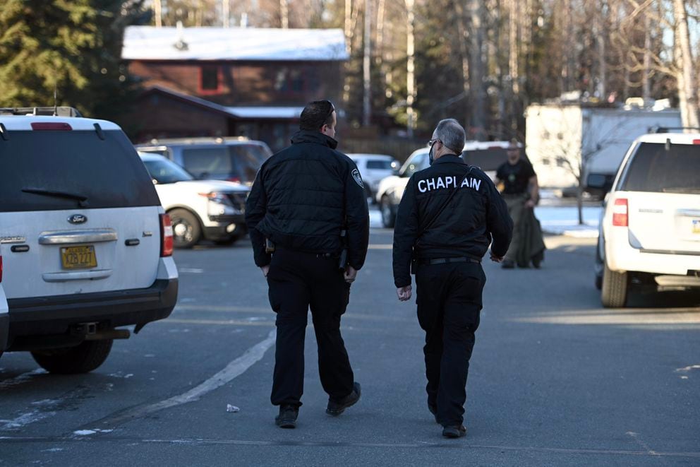 Anchorage SWAT officers fatally shoot man in standoff at Eagle River ...