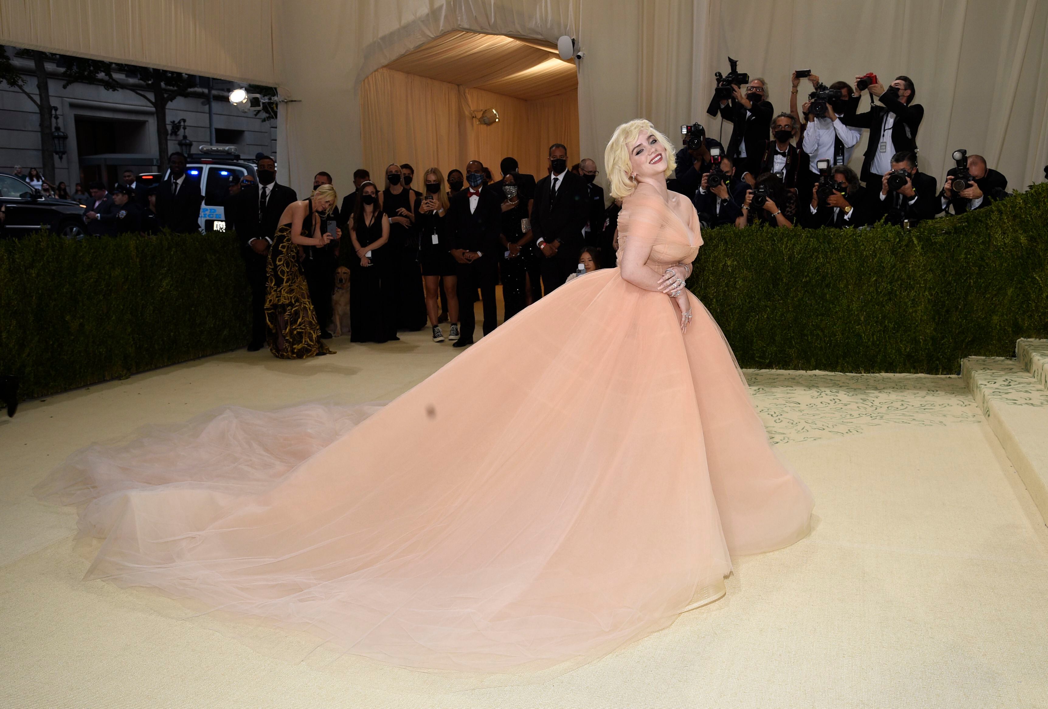 Mary J. Blige Dons Plunging Floral Dress on Met Gala Red Carpet