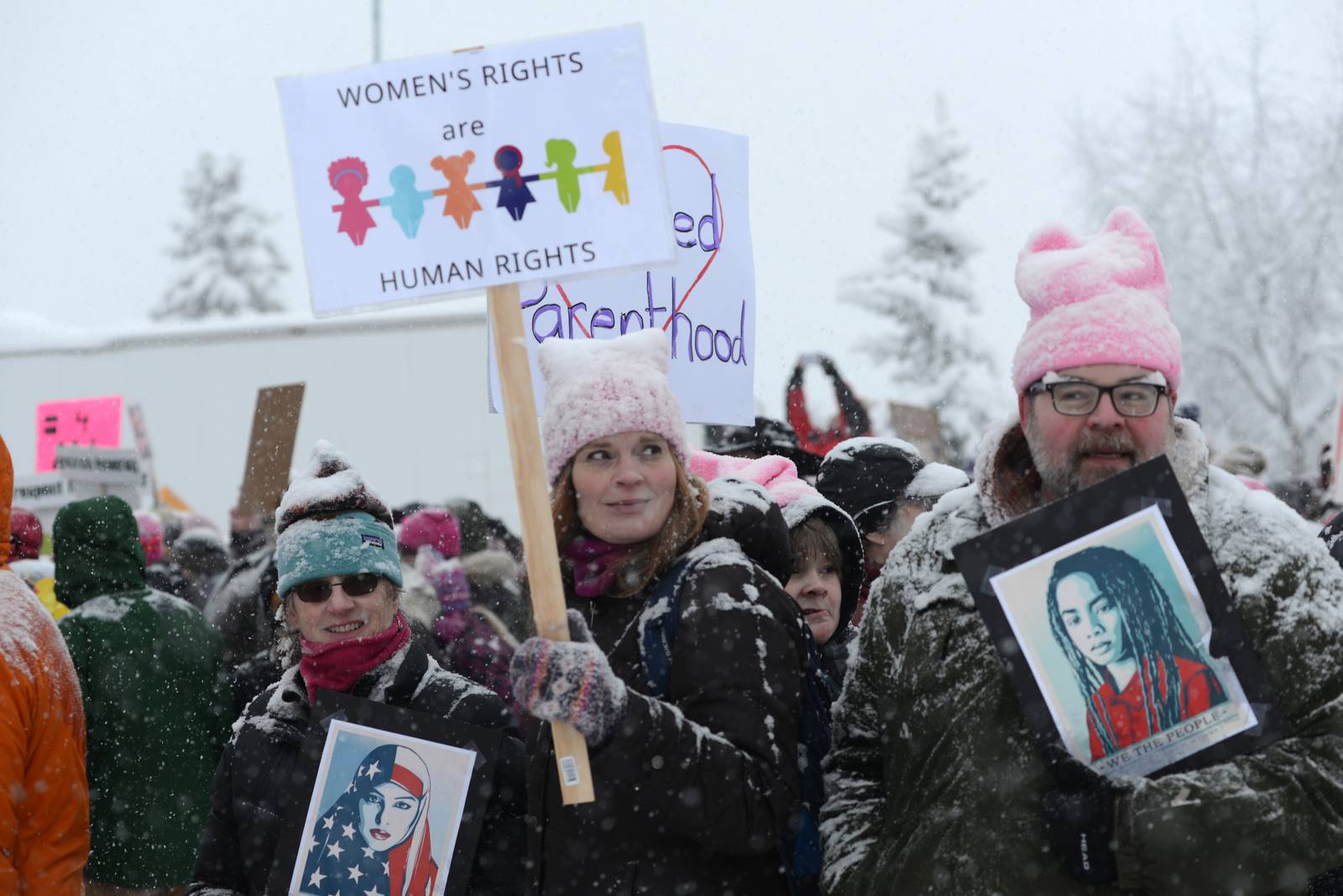 Thousands of Alaskans join Women's March in solidarity with national