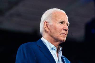 In private, Democrats panic. For the Biden campaign, everything is fine.