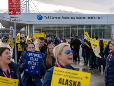 Alaska Airlines flight attendants win tentative agreement to boost pay, avert strike