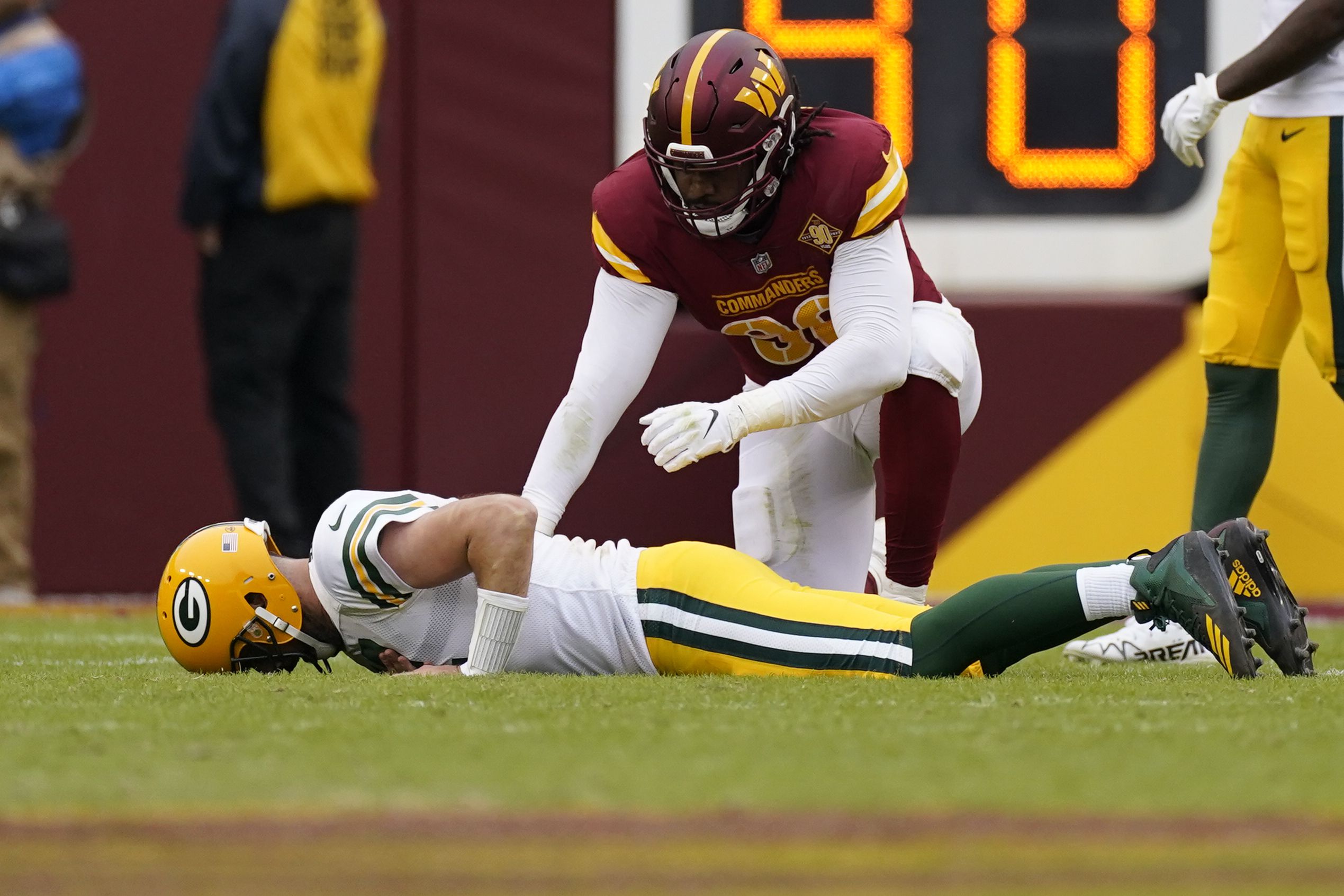 Aaron Rodgers copies Tom Brady with sideline tantrum amid brutal