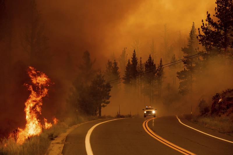 Huge Oregon Blaze Grows As Wildfires Burn Across Western Us Anchorage Daily News 9897