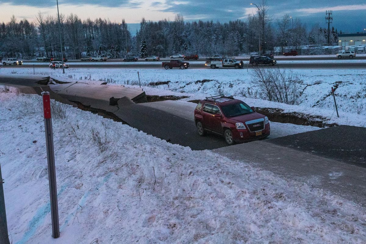 Large Earthquake Strikes Southcentral Alaska; Tsunami Warnings Issued 