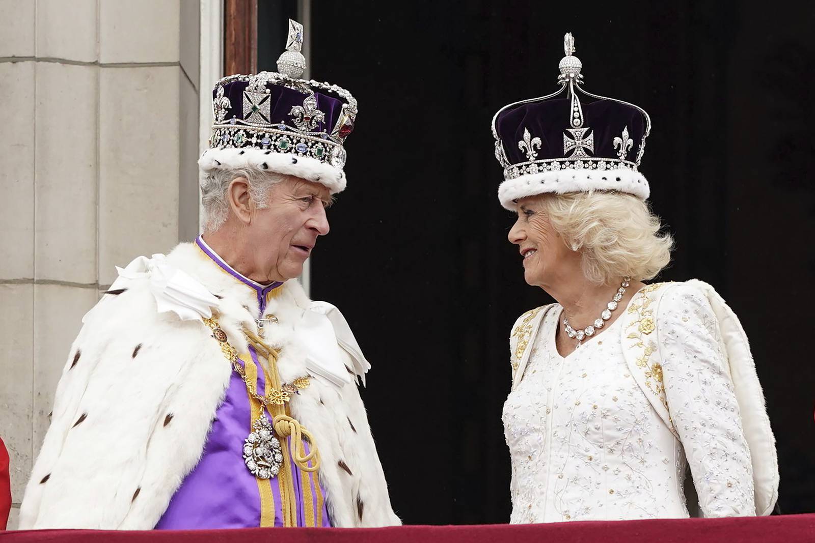 King Charles Iii Crowned With Regal Pomp Cheers And Shrugs Anchorage Daily News 9118