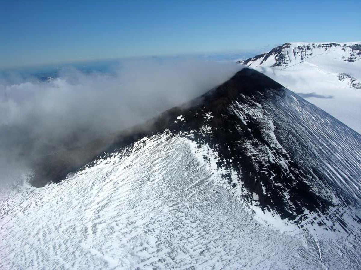 Seismic activity prompts alert at Alaska Peninsula volcano - Anchorage ...