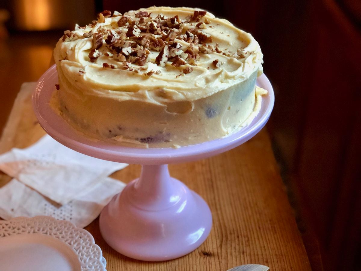 Turn your neglected bananas into cake with mascarpone frosting ...