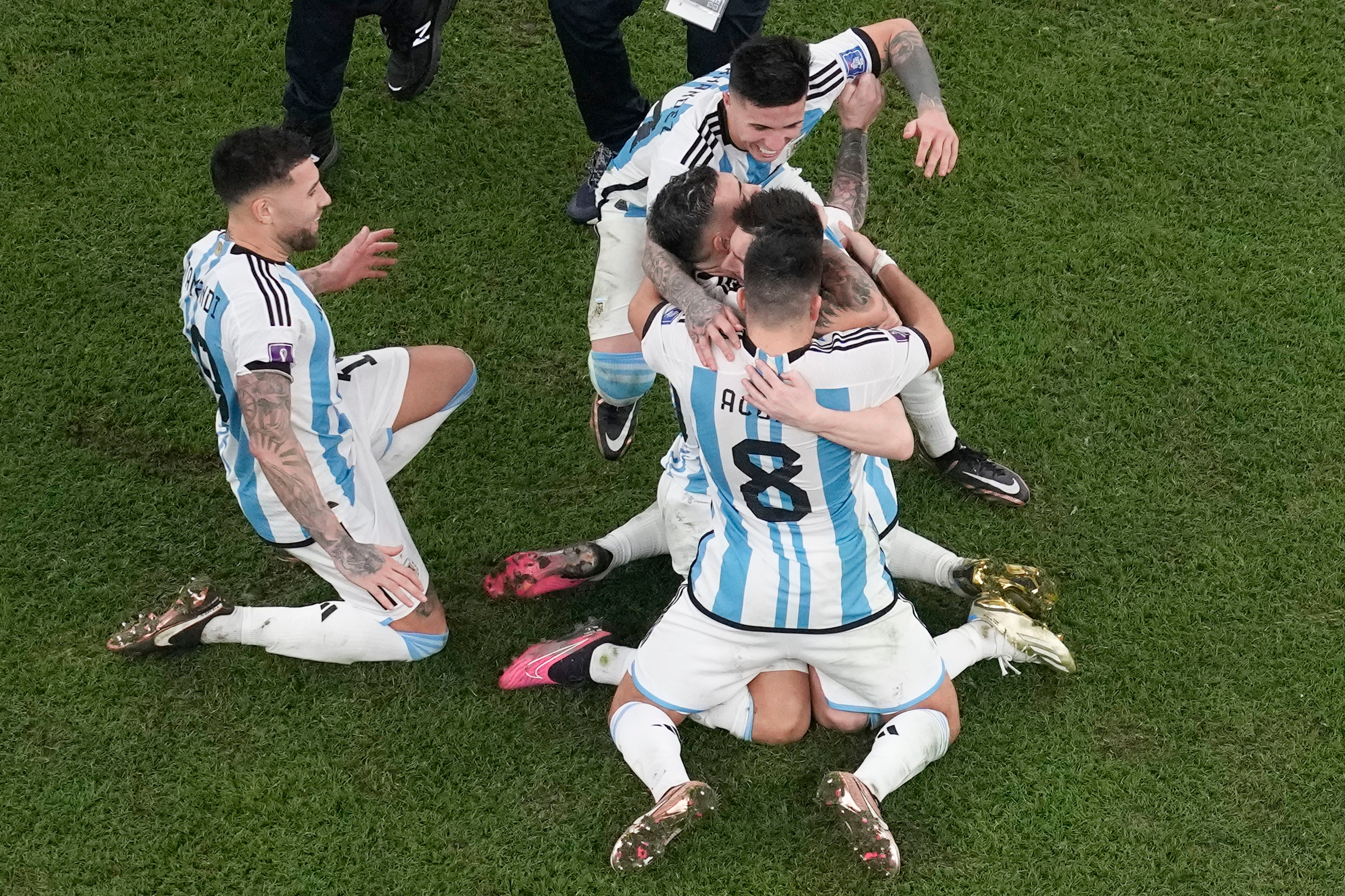 Messi magic on display, Argentina downs France in World Cup penalty shootout  - La Prensa Latina Media