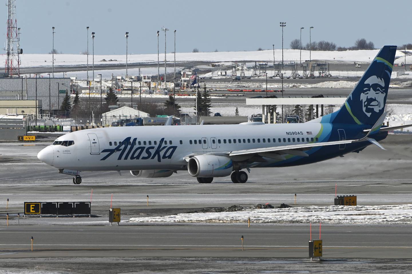 Alaska Air slashes 70% of its flight schedule for April, May ...