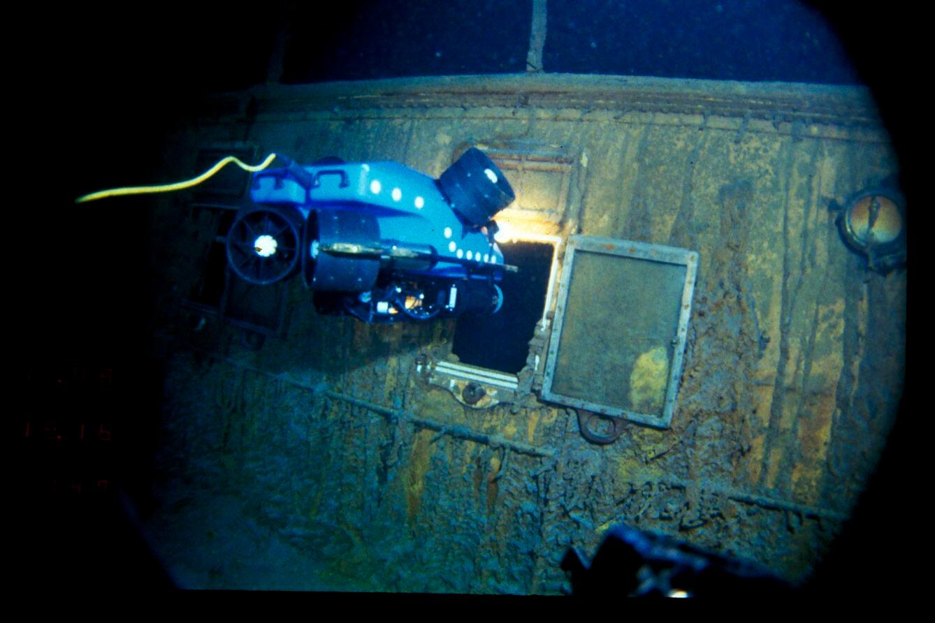 Rare footage of 1986 Titanic dive provides haunting look at wreck