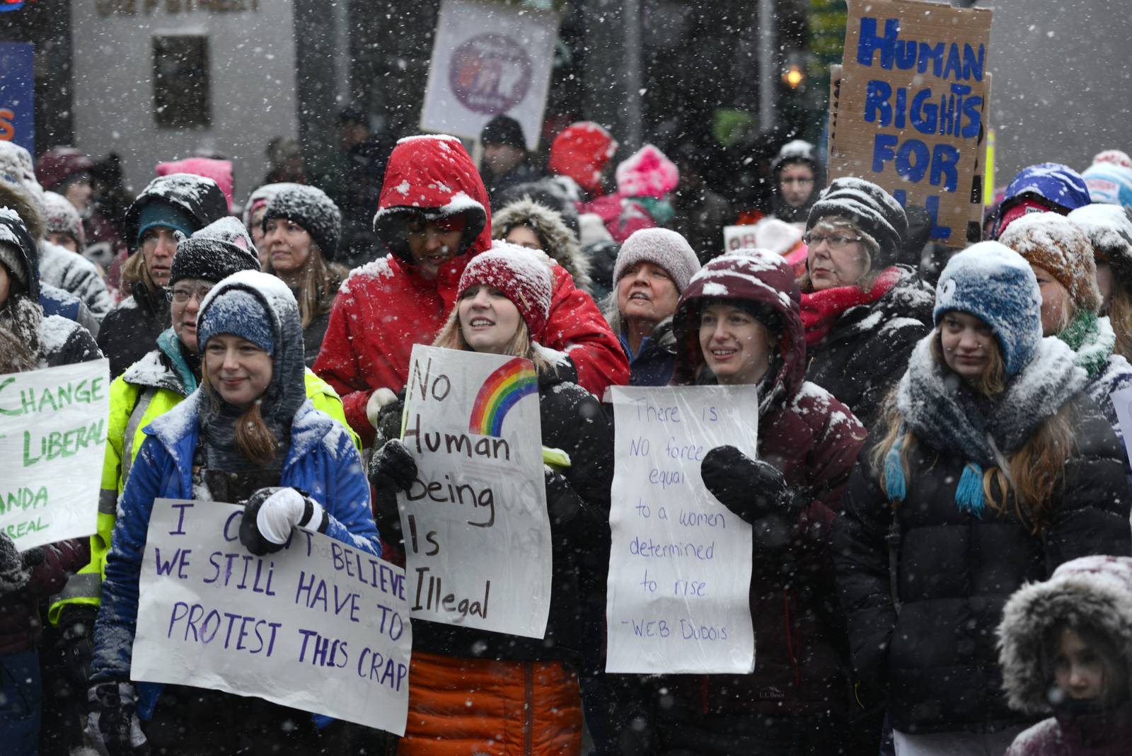 Thousands of Alaskans join Women's March in solidarity with national