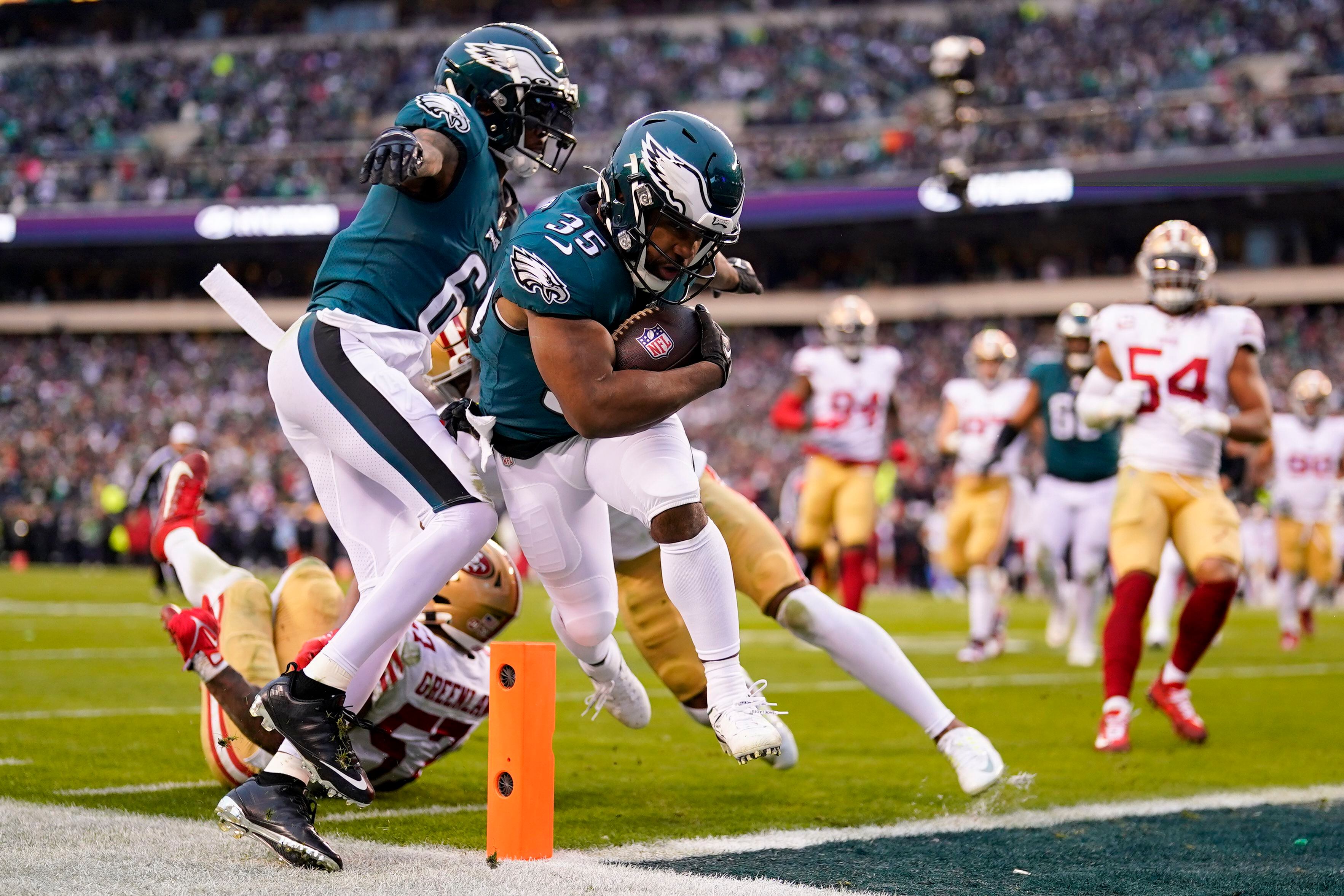 FOOTBALL FEST EAGLES BRANDON GRAHAM/ REED BLANKENSHIP PUBLIC